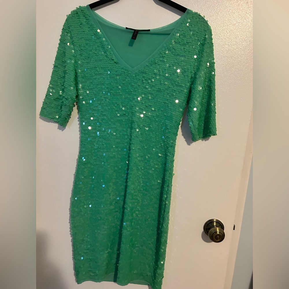 BCBG MAX AZRIA | Mint Green Mini 1/2 Sleeve Sequin Dress